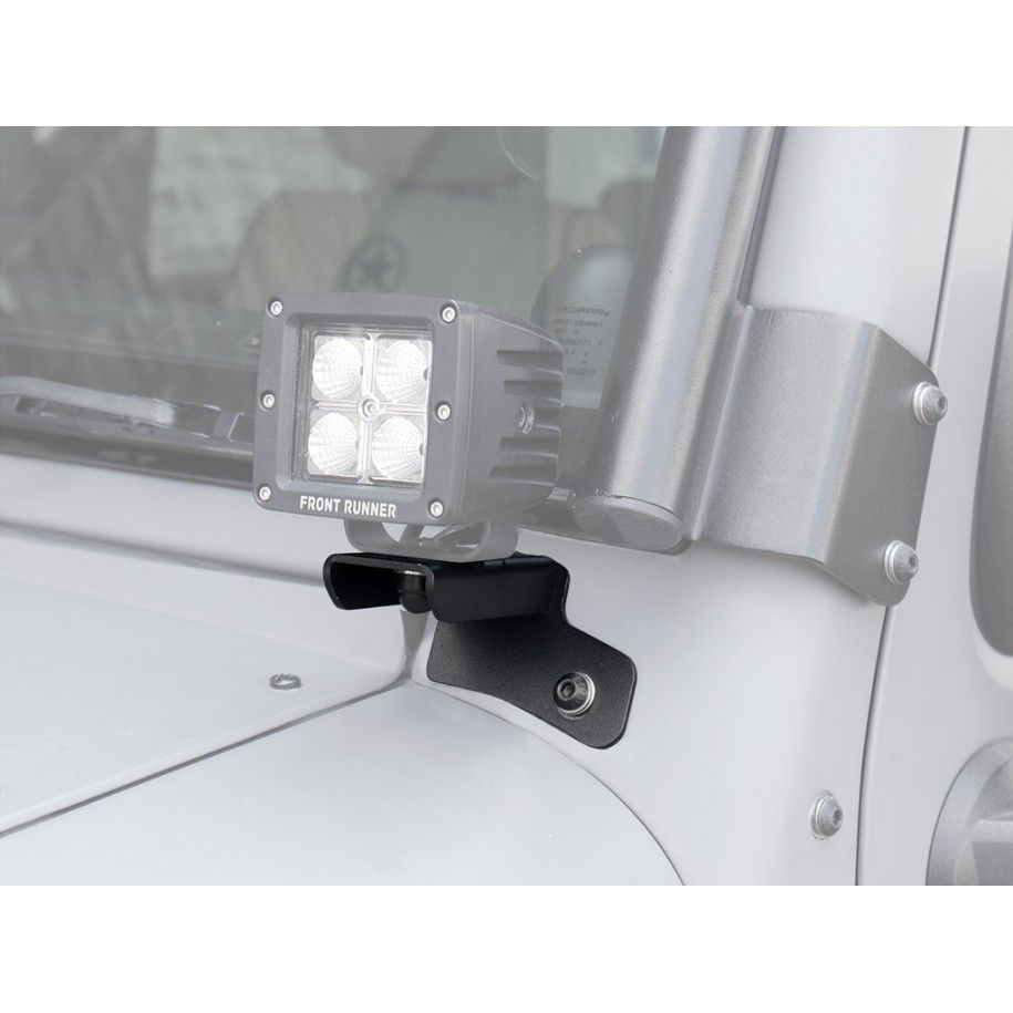 Support de phares sur pare-brise pour une Jeep Wrangler JK/JKU - Front Runner Support de phares sur pare-brise pour une Jeep Wrangler JK/JKU - Front Runner