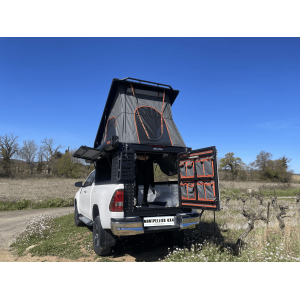 Préparation d'un Toyota Hilux blanc