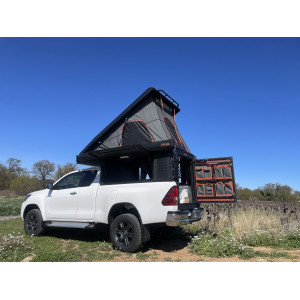 Préparation d'un Toyota Hilux blanc