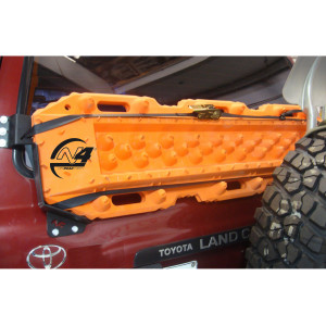 Support de plaques à sable Maxtrax sur le hayon pour Toyota HDJ80 N4-Offroad