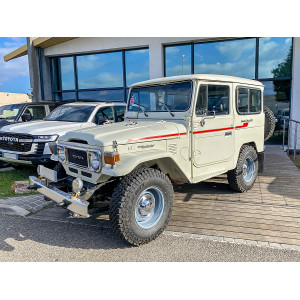 Jante acier N4-Offroad Vintage à crochets grise 7x16 6x139.7 Toyota Land Cruiser