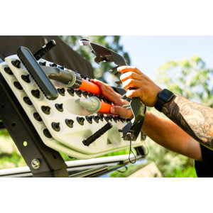 Vue de la pelle maxtrax monté sur un véhicule